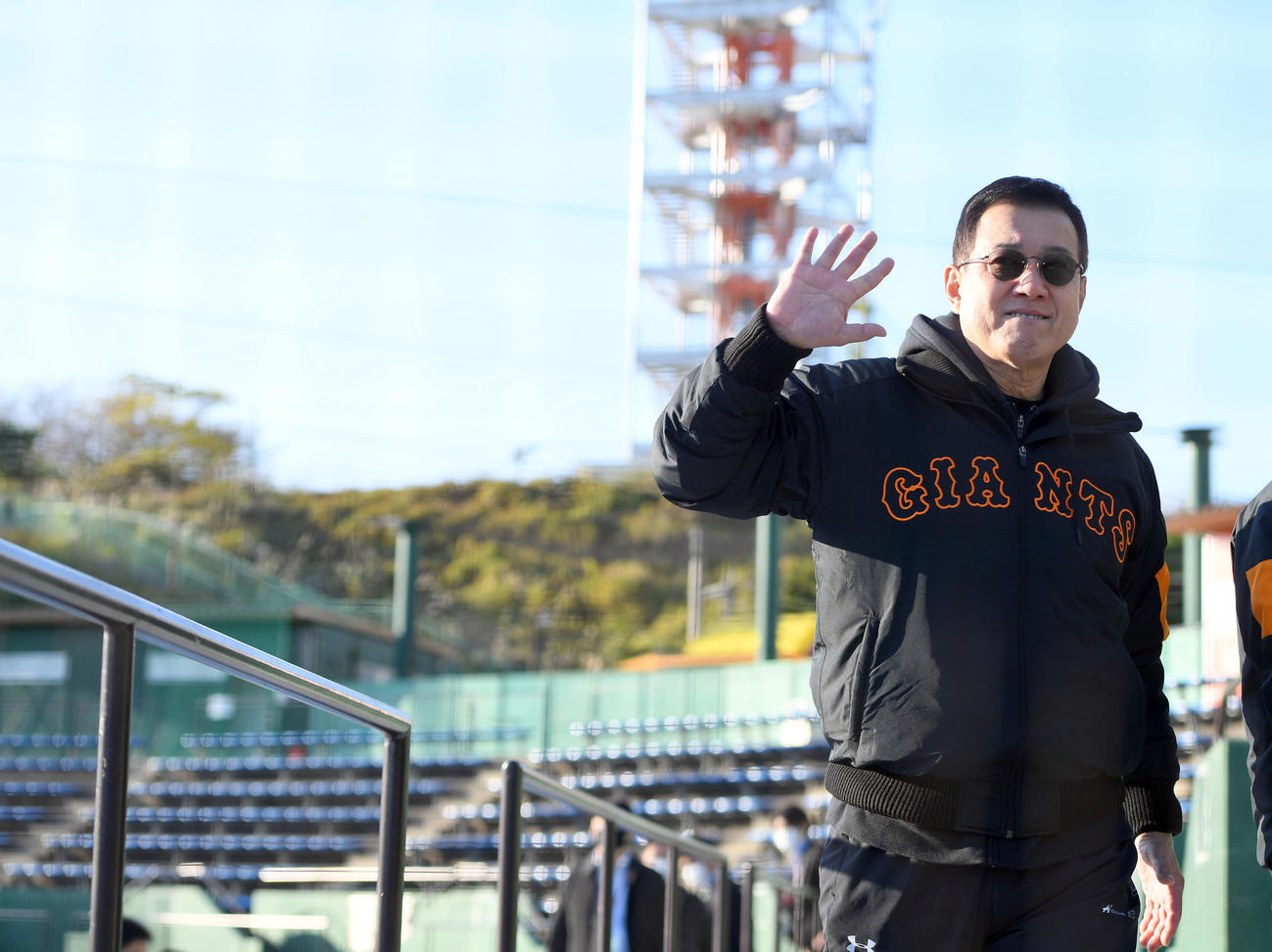 練習を終えクラブハウスを後にする巨人原監督（撮影・たえ見朱実）