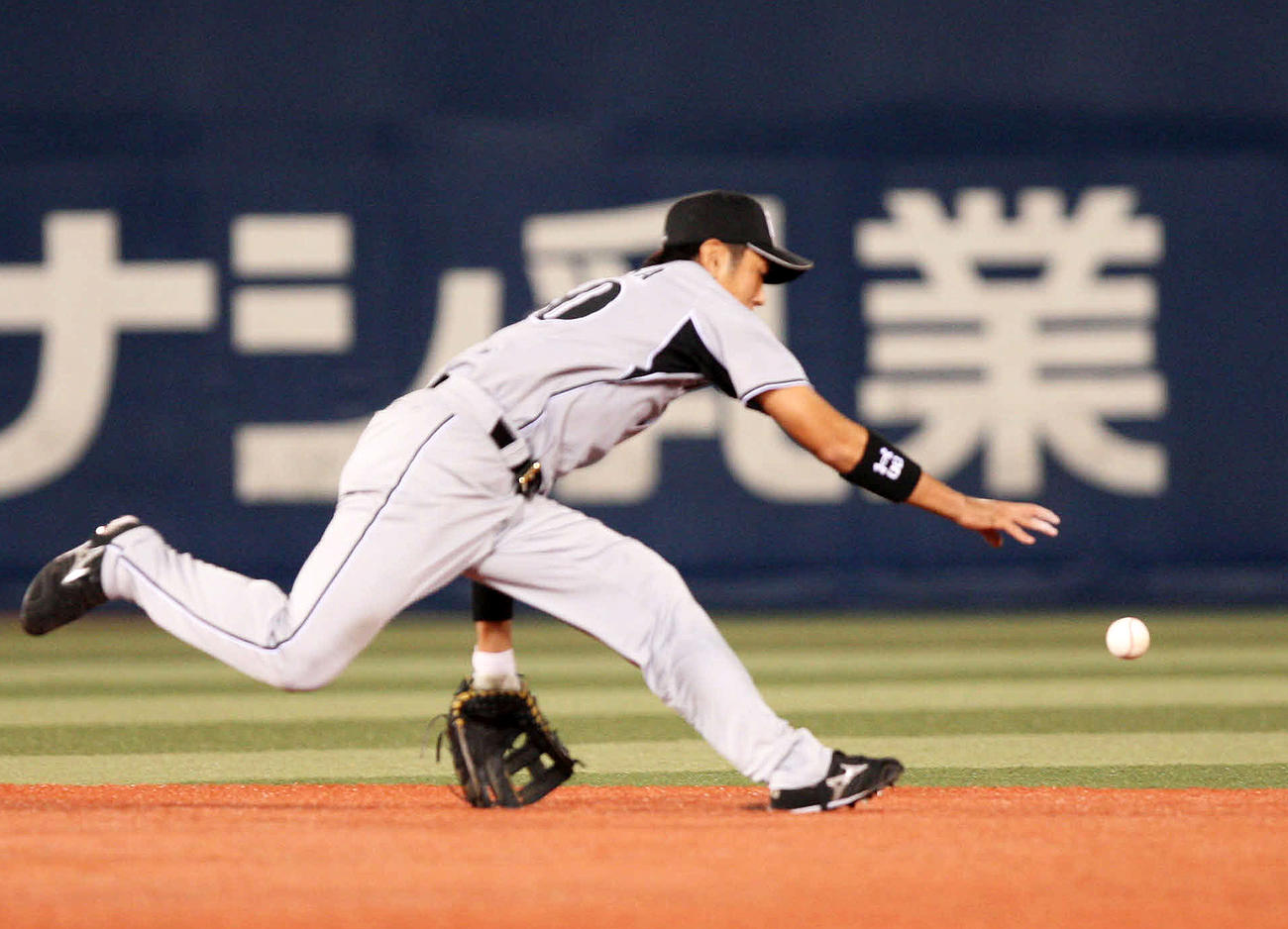07年10月、横浜戦で失策する秀太