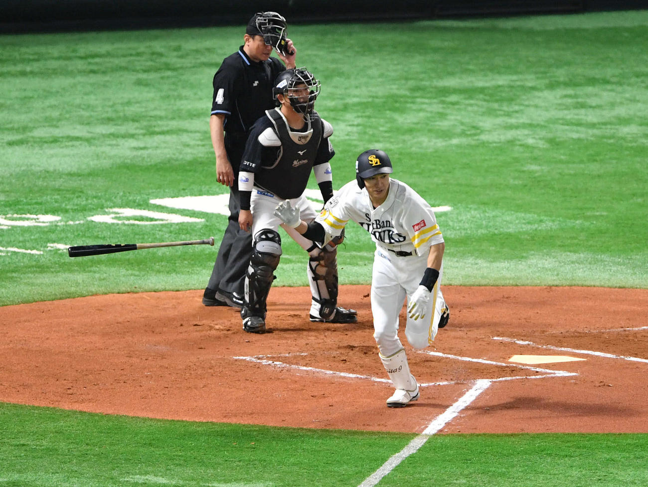 6回裏ソフトバンク無死、柳田悠岐は中前安打を放つ（撮影・岩下翔太）
