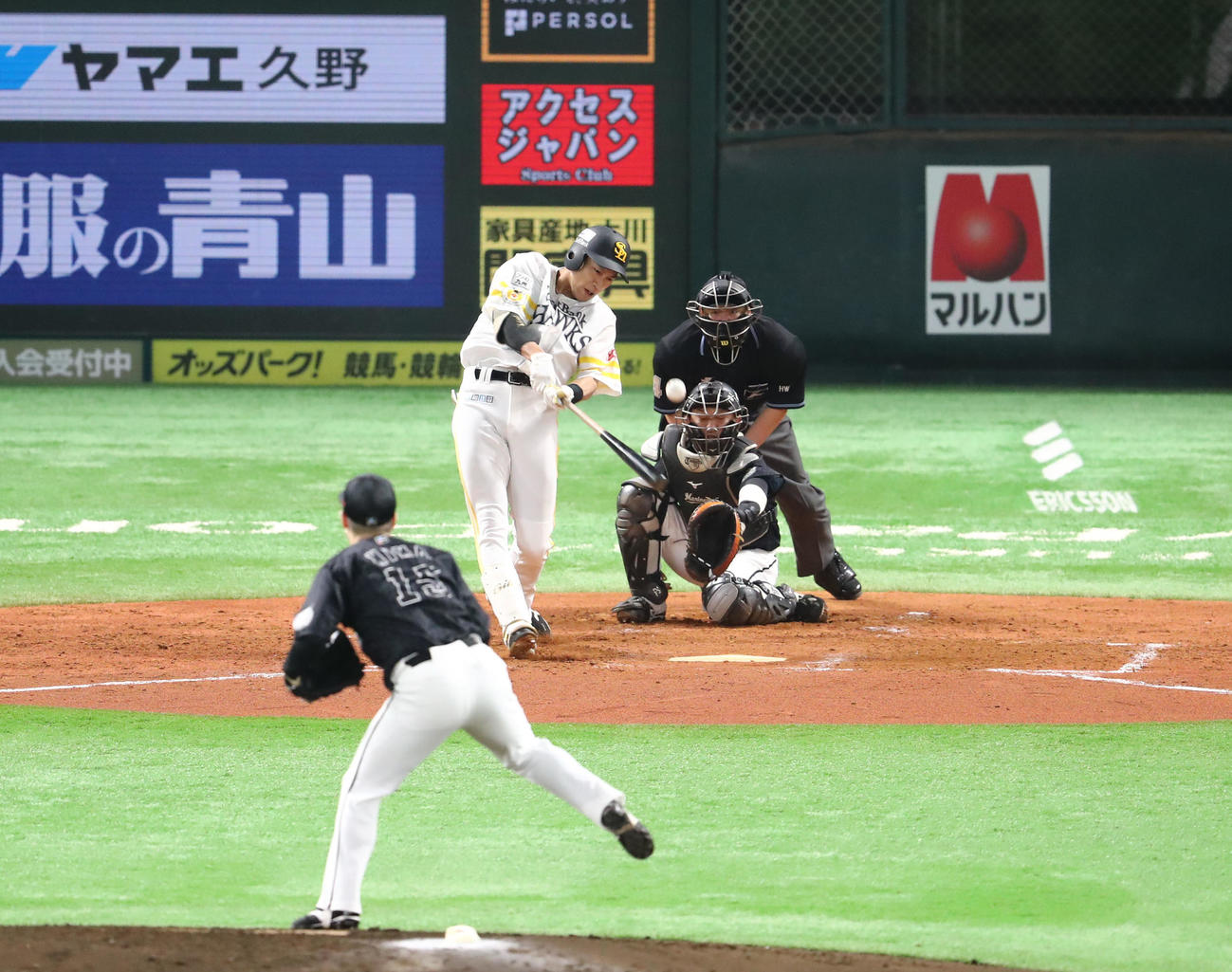 ソフトバンク対ロッテ　4回裏ソフトバンク無死、柳田悠岐は中越え本塁打を放つ（撮影・梅根麻紀）