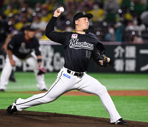 ソフトバンク対ロッテ　力投するロッテ先発の美馬（撮影・横山健太）