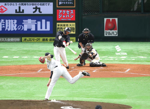 ソフトバンク対ロッテ　2回表ロッテ2死一塁、安田尚憲は先制となる2点本塁打を放つ（撮影・梅根麻紀）