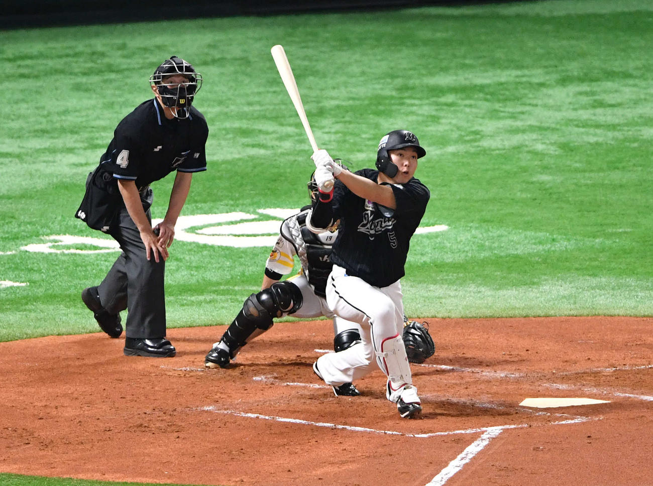 ソフトバンク対ロッテ　2回表ロッテ2死一塁、安田尚憲は先制の右越え2点本塁打を放つ（撮影・岩下翔太