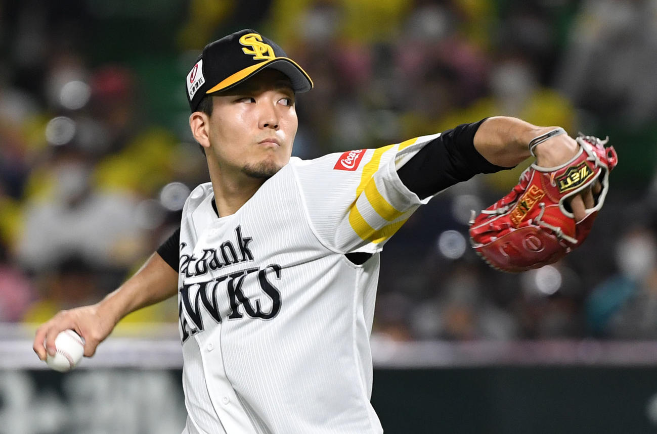 ソフトバンク対ロッテ　力投するソフトバンク先発の千賀（撮影・横山健太）