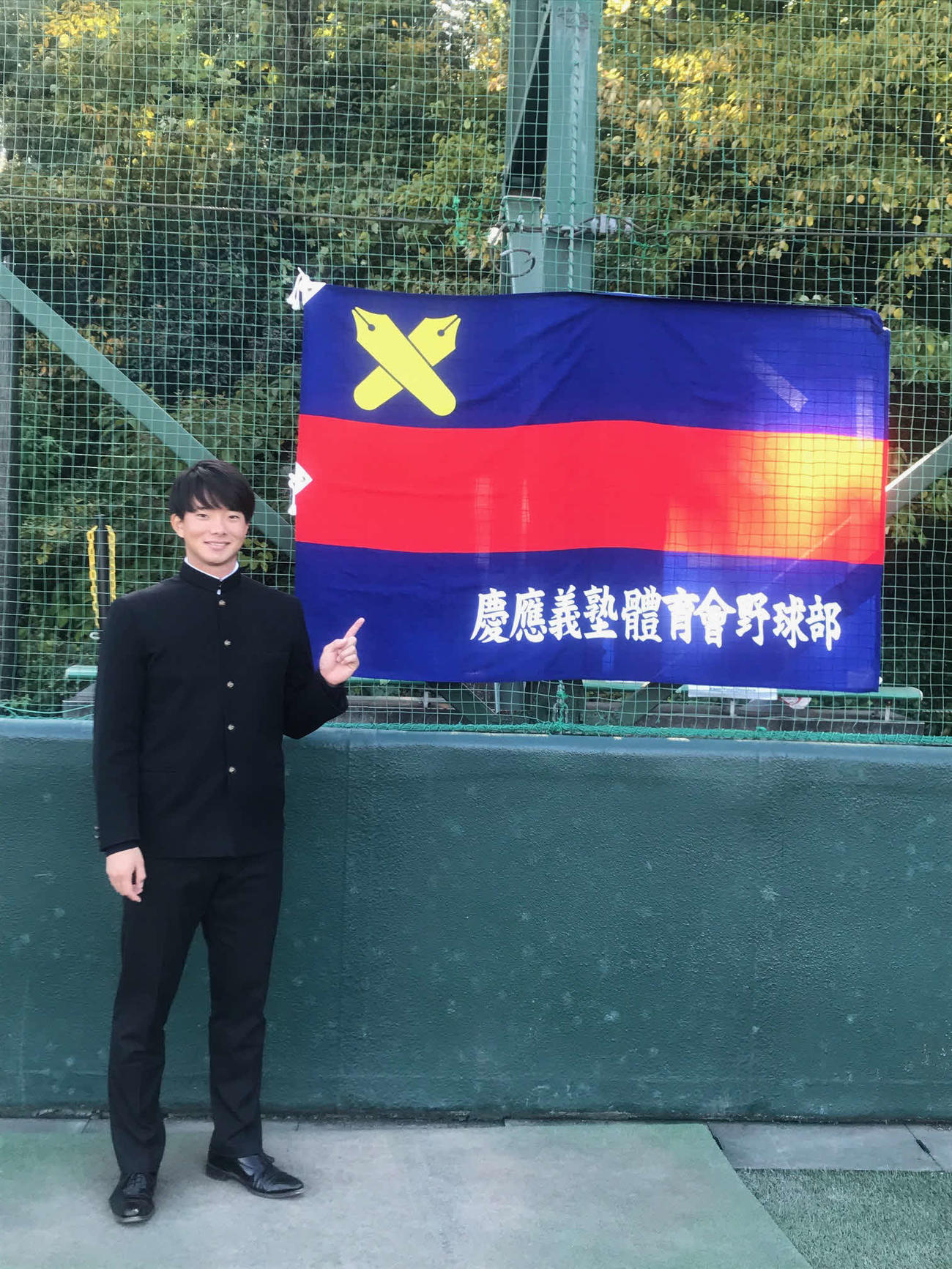 納会に出席し笑顔のヤクルト1位指名の慶大・木沢