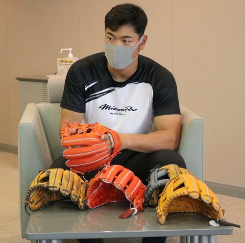 阪神 佐藤輝明 グローブ外野 Mizuno Pro 阪神 佐藤選手イメージモデル
