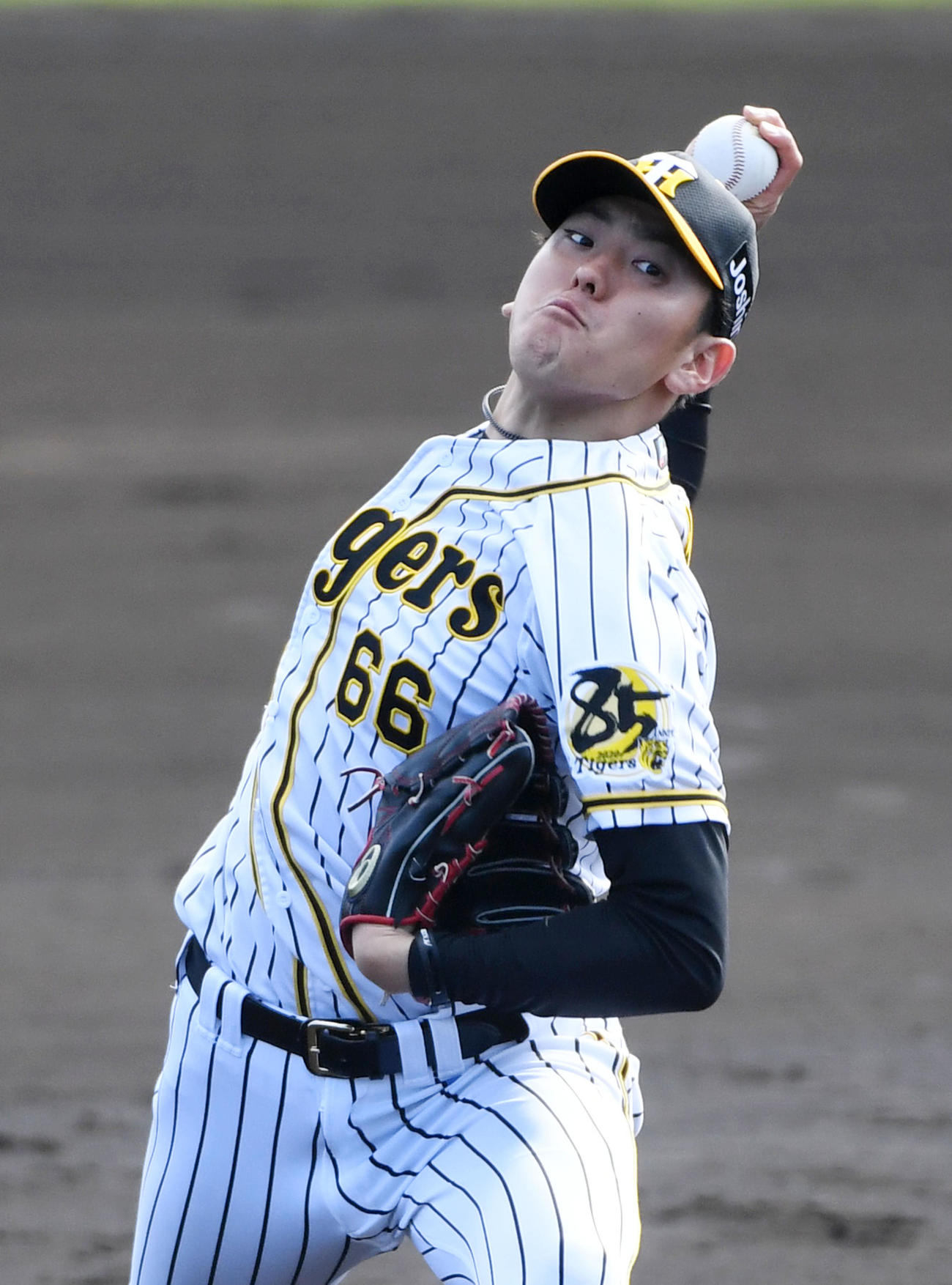 阪神対ヤクルト　阪神3番手の小川（撮影・前岡正明）