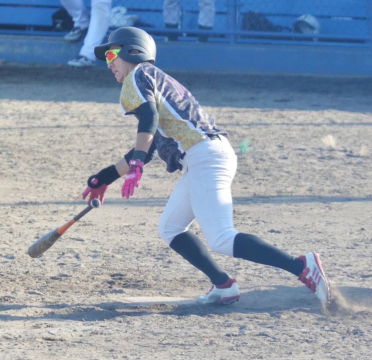 先制適時打を放つ奥羽選抜・杉沢