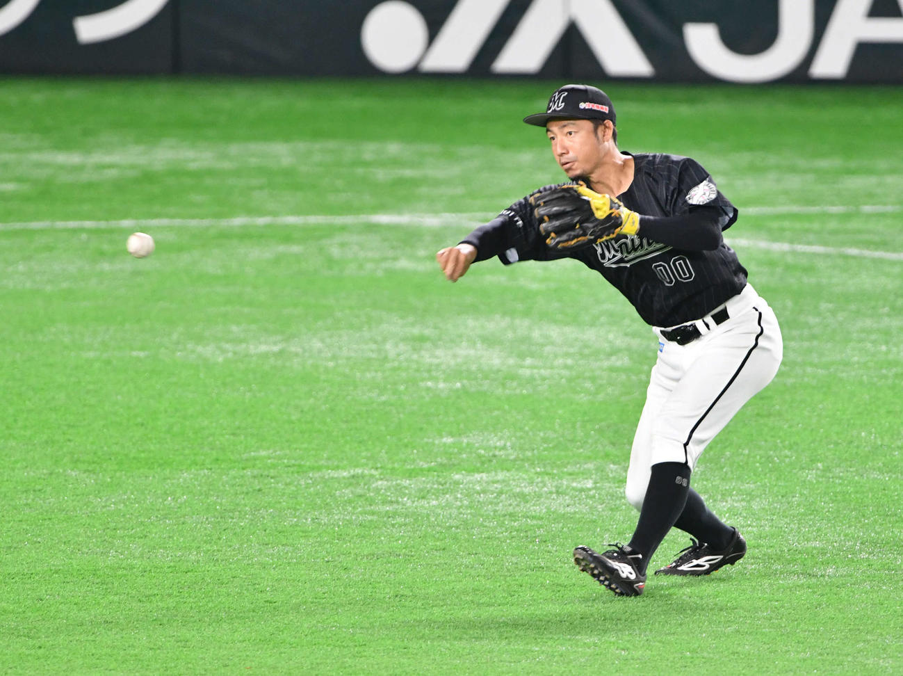 ソフトバンク対ロッテ　守備練習を行う鳥谷敬（撮影・岩下翔太）