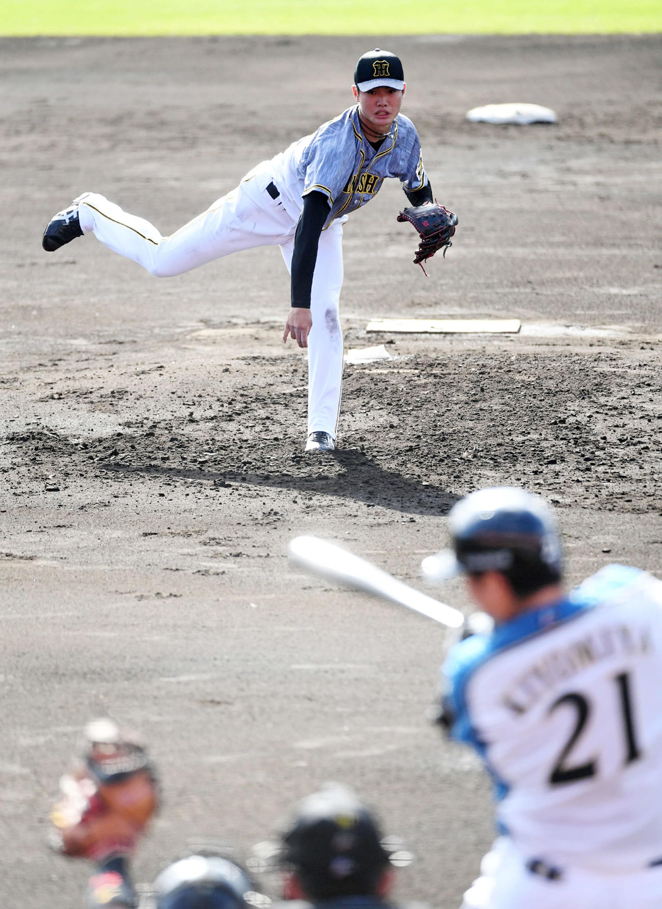 日本ハム対阪神　2回裏日本ハム2死、西純は清宮を空振り三振に打ち取る（撮影・前岡正明）