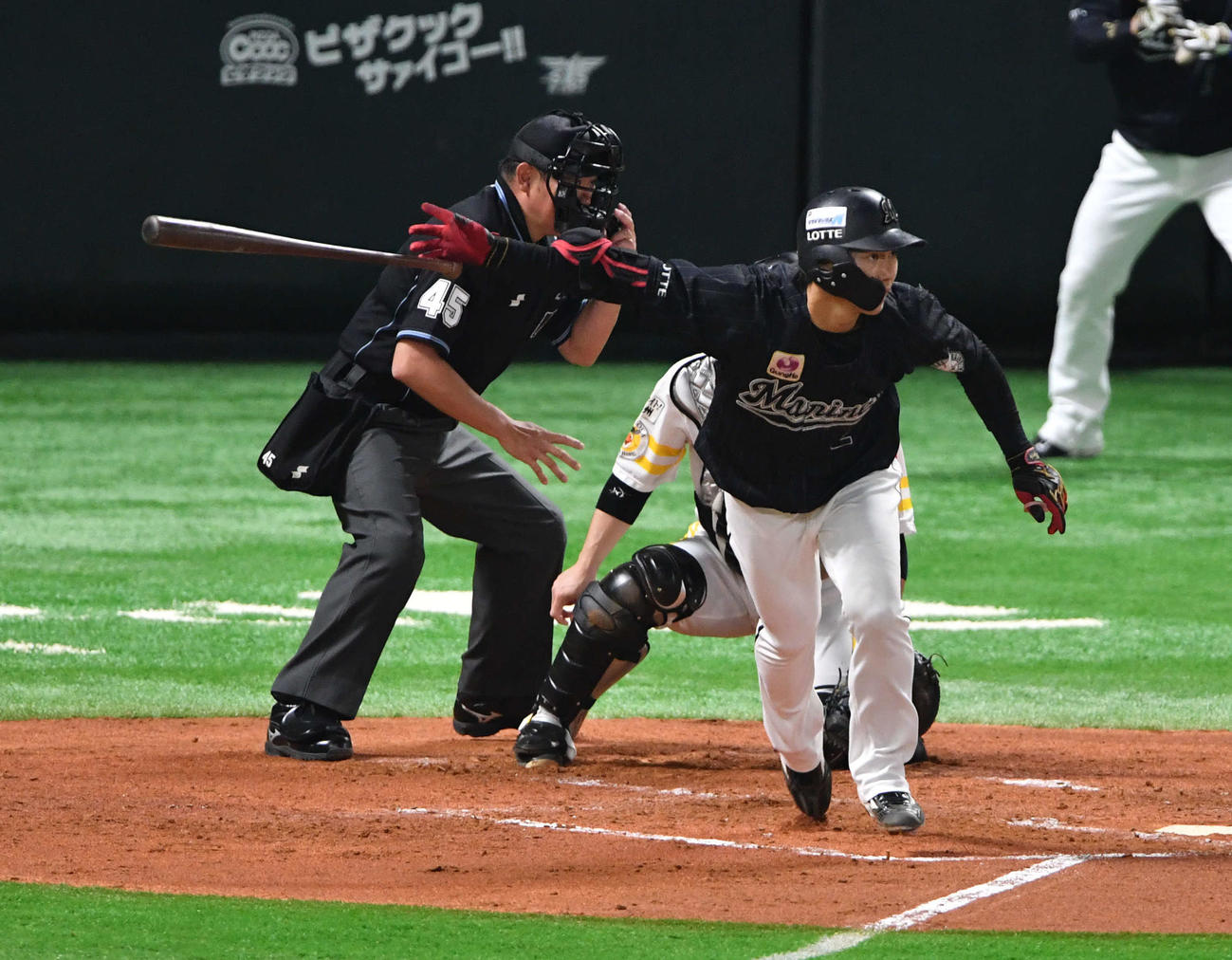 15日のソフトバンク対ロッテ　2回表ロッテ2死、藤原は東浜から中前安打を放つ（撮影・岩下翔太）