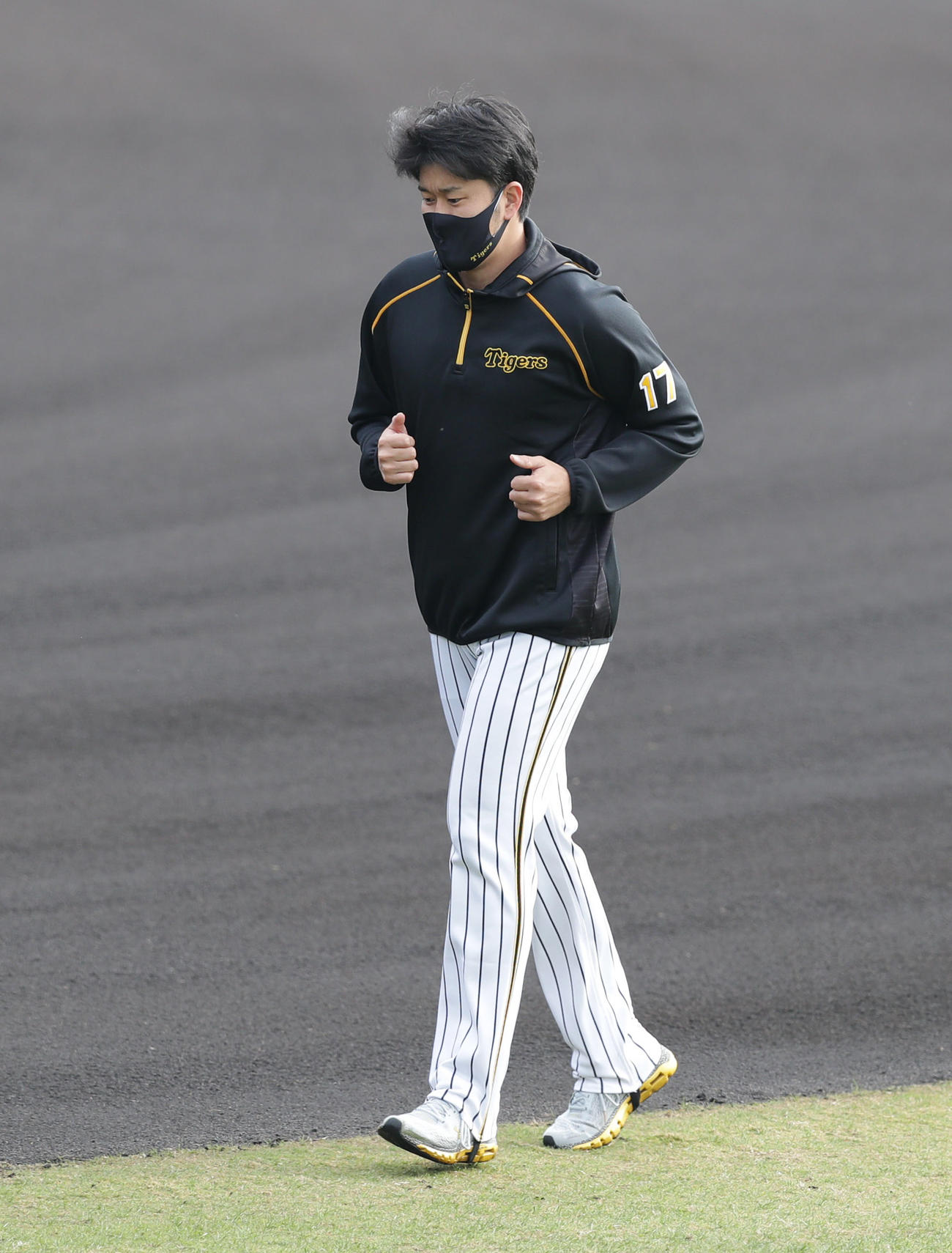 ランニングする岩貞（撮影・前田充）