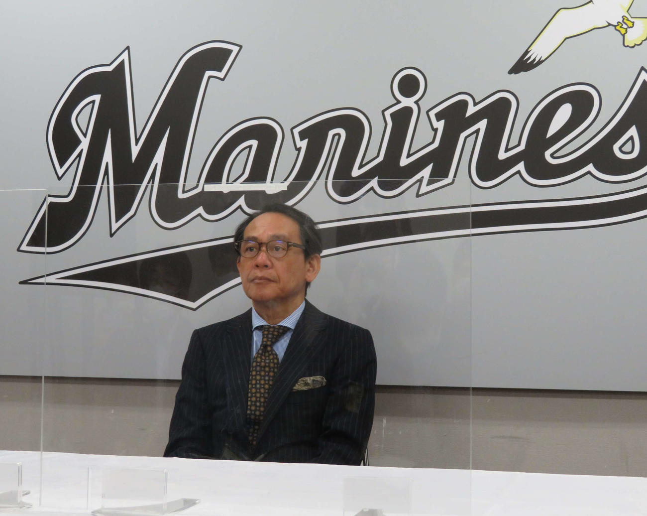 今季総括の取材に応じたロッテ河合代表取締役社長オーナー代行（撮影・金子真仁）