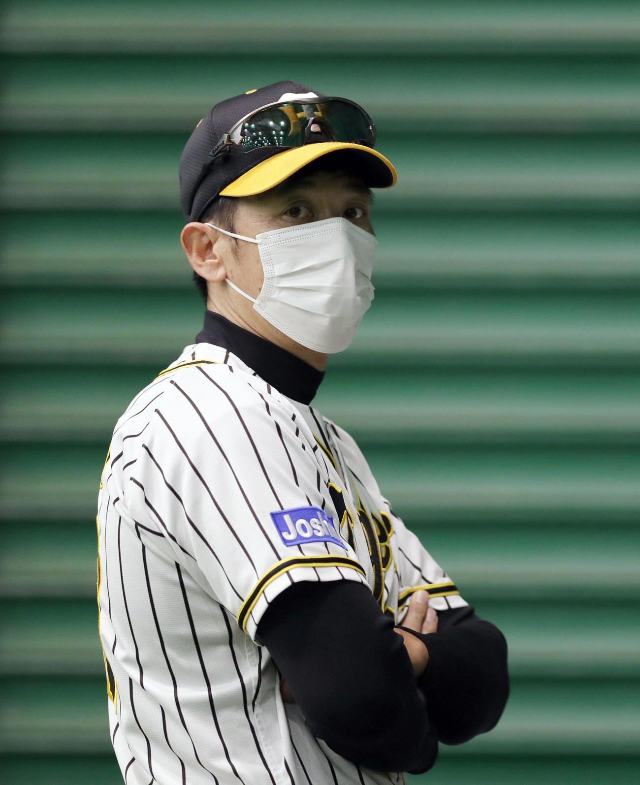 記者の取材に応じる阪神矢野監督（撮影・前田充）