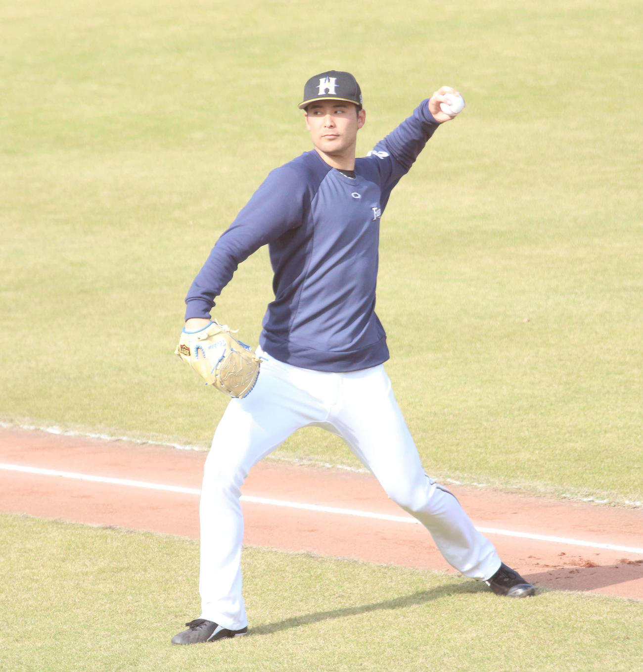 鎌ケ谷で秋季練習に参加した日本ハム上原（撮影・木下大輔）