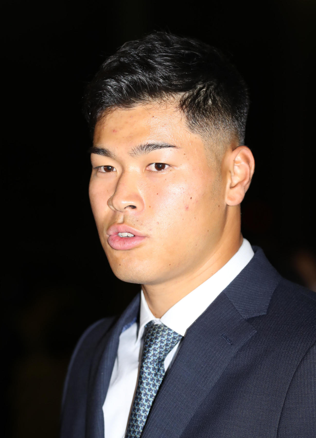 母校仁川学院での思い出などを語る阪神ドラフト1位指名の佐藤（撮影・加藤哉）