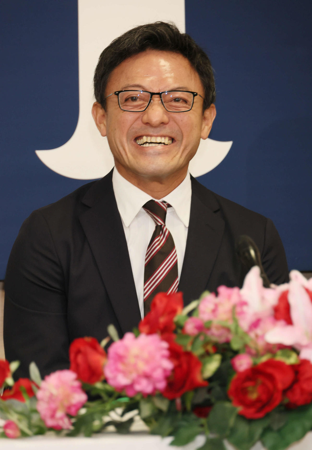 広島のヘッドコーチへの就任が決まり、会見する河田雄祐氏（撮影・加藤孝規）