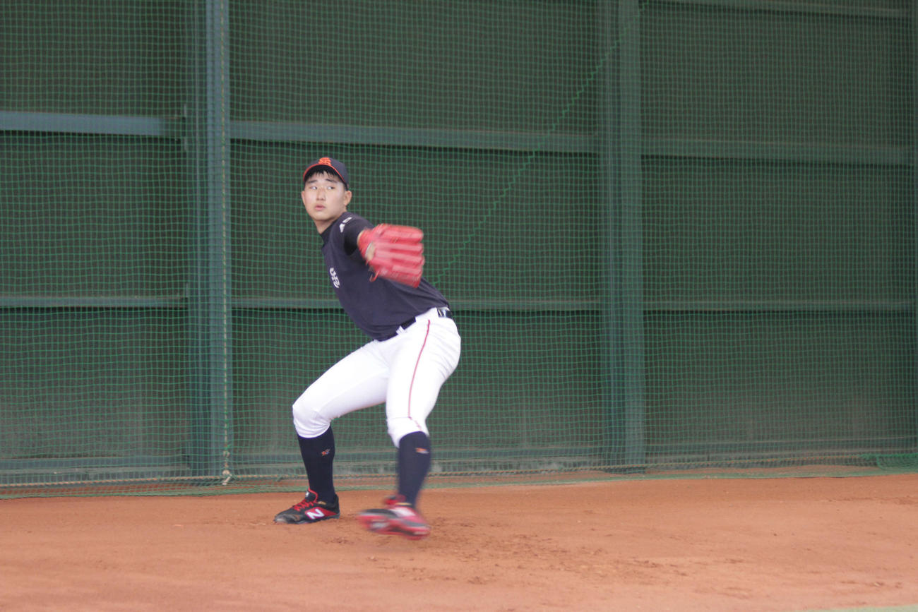 オリックスの入団テストを受ける韓国・城南高のイ・ジュンミョン投手