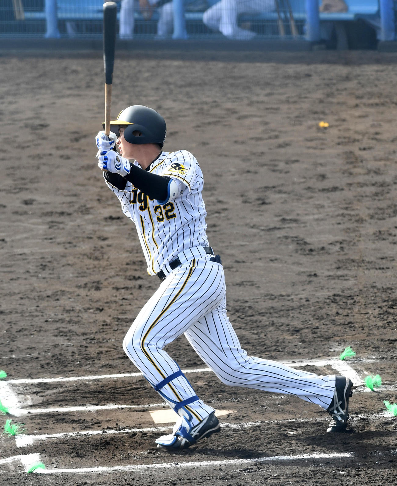 阪神対西武　6回裏阪神1死二塁、井上広大は中越え適時三塁打を放つ（撮影・前岡正明）