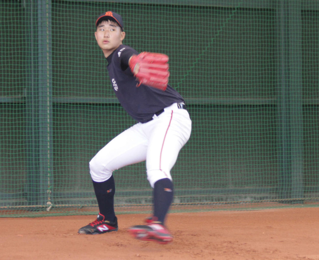 オリックスの入団テストを受ける韓国・城南高のイ・ジュンミョン投手