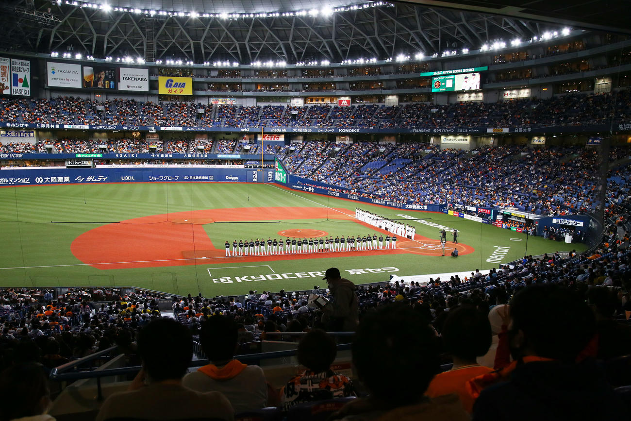 巨人対ソフトバンク　試合前セレモニーが行われる（撮影・足立雅史）