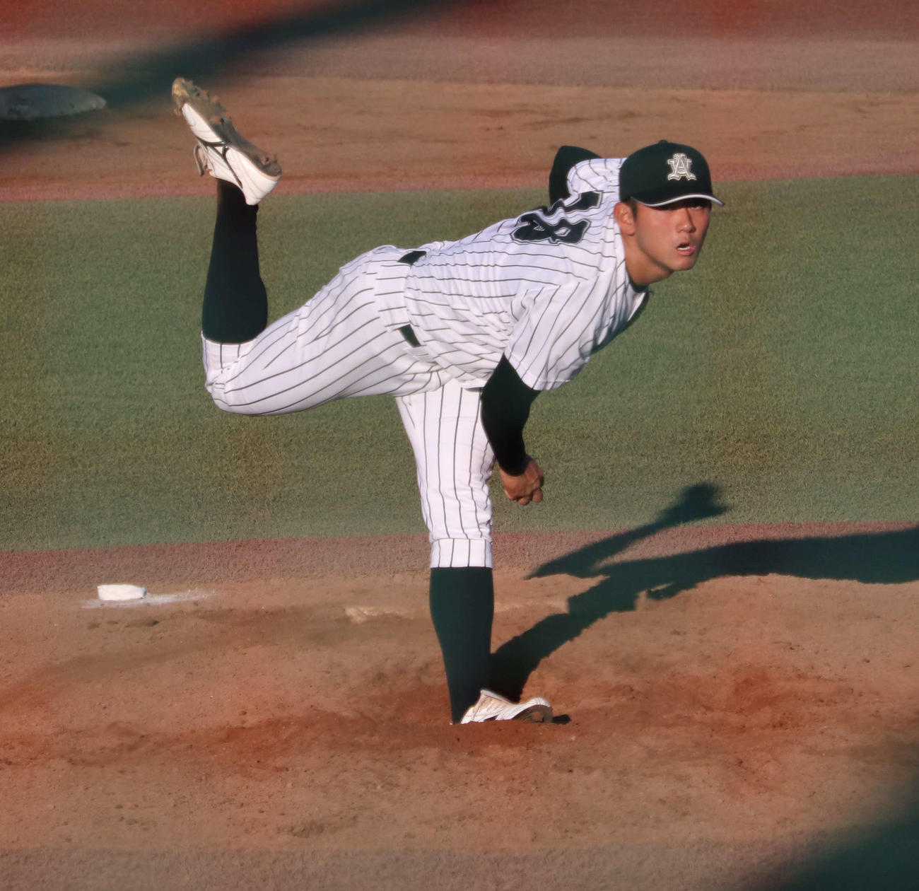 下級生との引退試合に登板し最速154キロをマークした亜大・平内（撮影・小早川宗一郎）