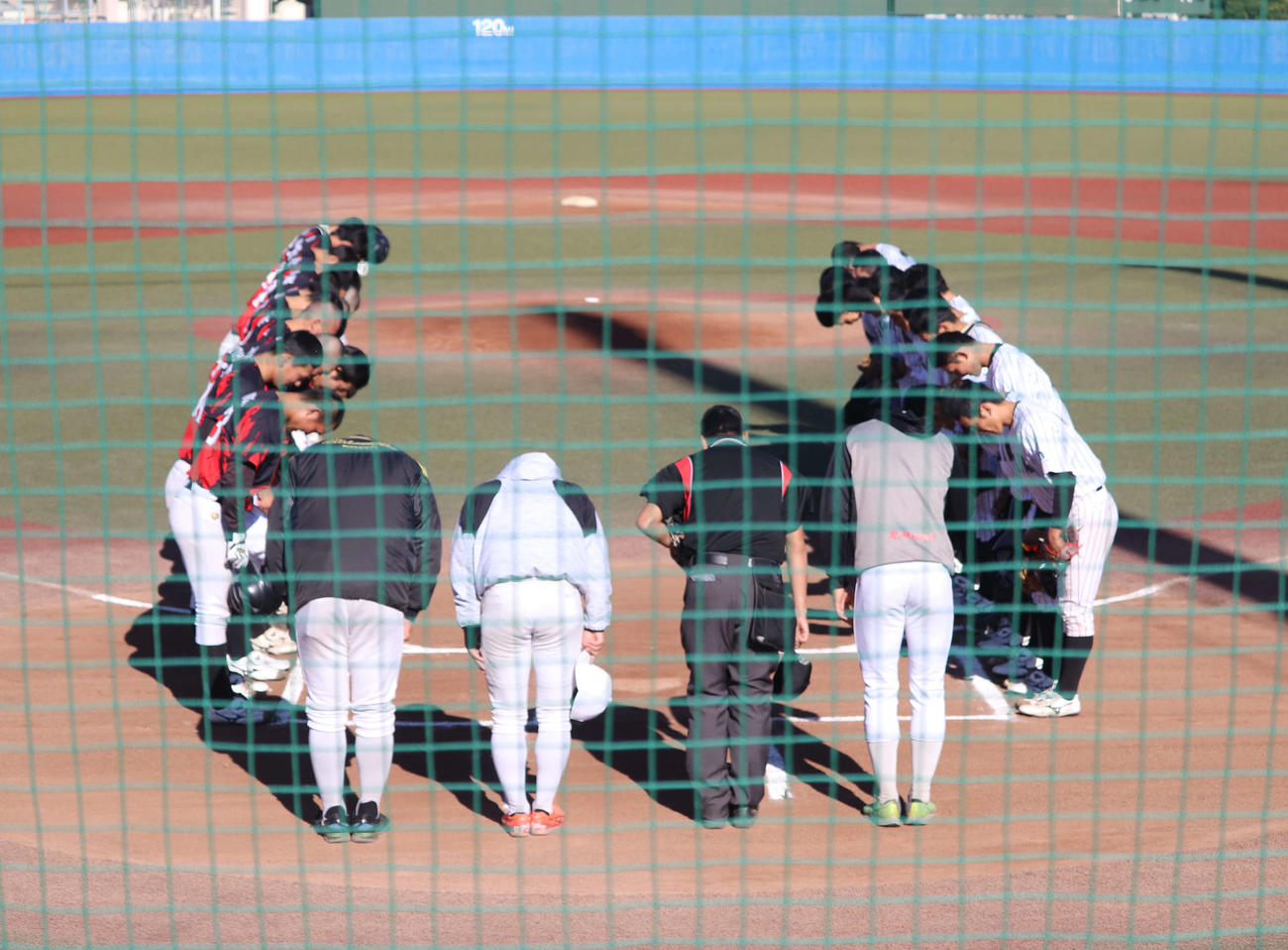 亜大4年生の引退試合が同大グラウンドで行われた（撮影・小早川宗一郎）