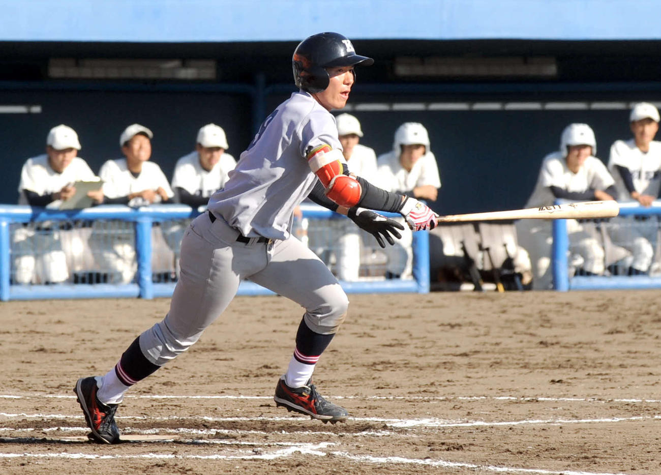 静岡大戦、静岡商高戦に出場し、計2安打を放った慶大の斎藤来