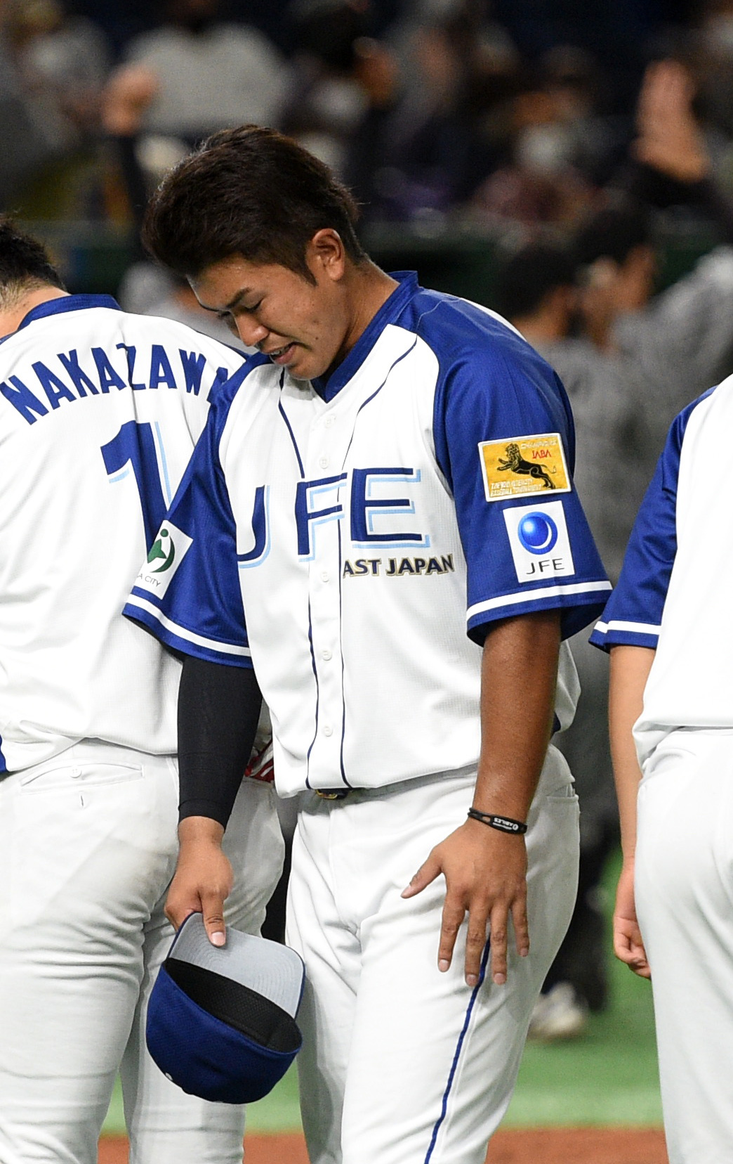 JFE東日本対三菱自動車倉敷オーシャンズ　敗れたJFE東日本・今川はがっくりする（撮影・柴田隆二）