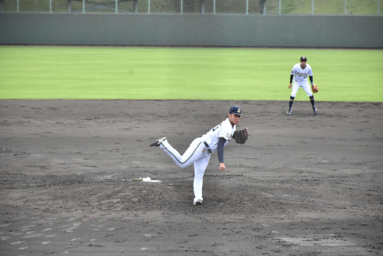 宮崎フェニックス・リーグのヤクルト戦で好投するオリックス育成中田惟斗投手（撮影者＝真柴健）