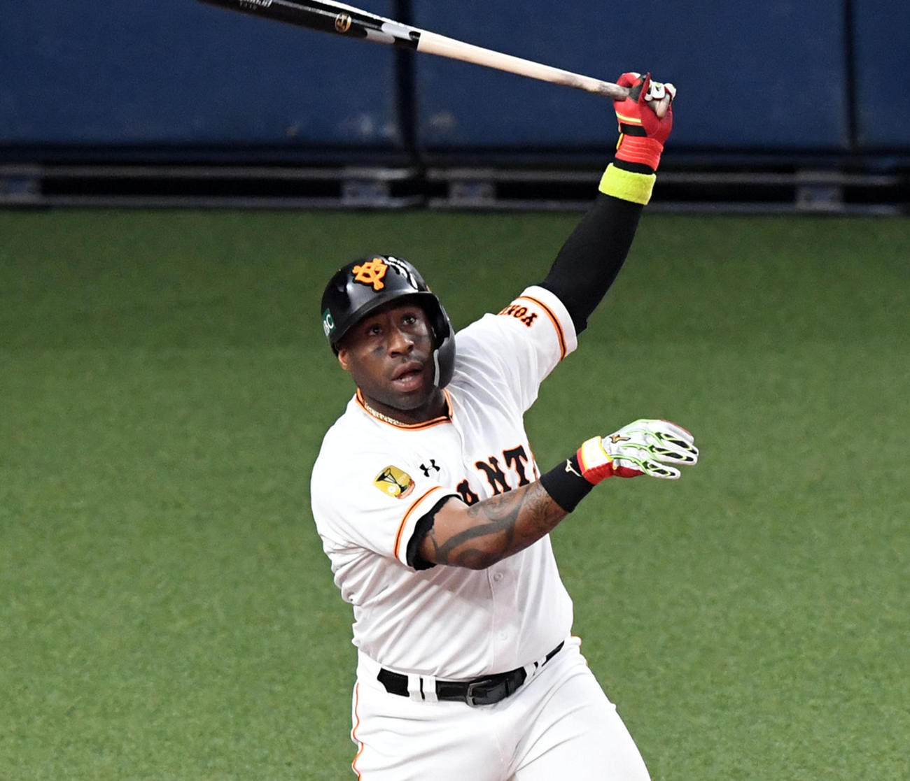 巨人対ソフトバンク　5回裏巨人1死一塁、ウィーラーは右越え2点本塁打を放つ（撮影・前岡正明）
