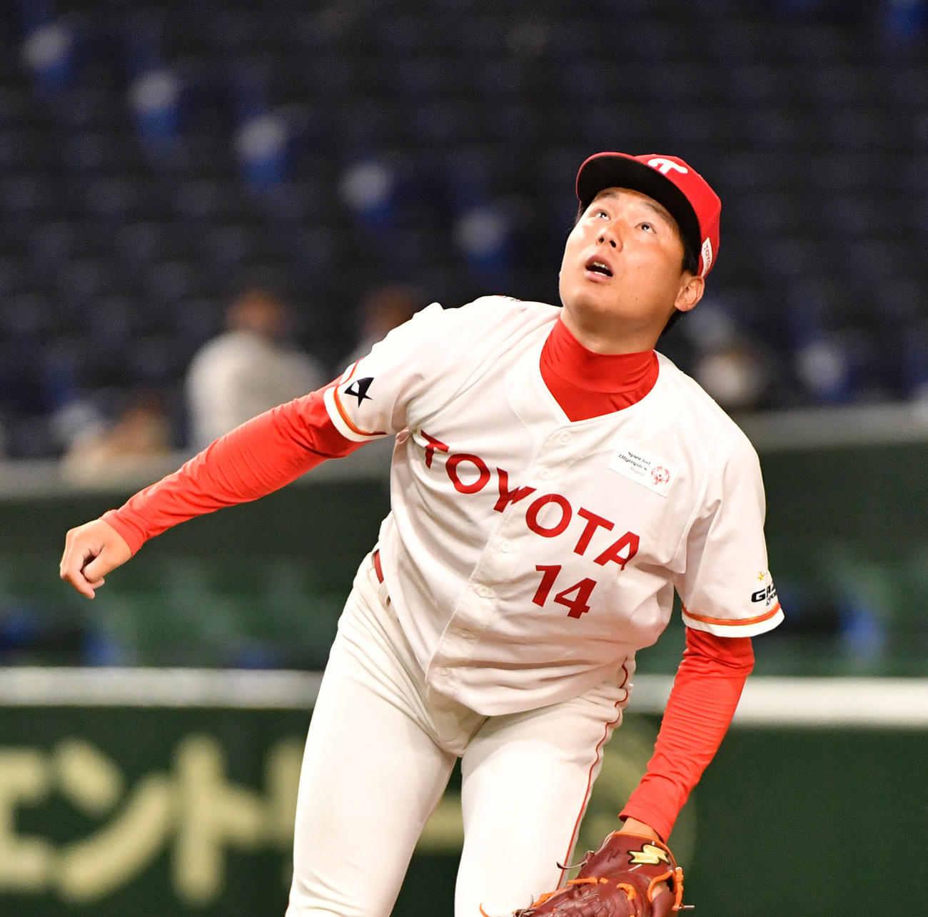 2回表セガサミー1死一塁、北阪に右越えに本塁打を浴びた栗林（撮影・柴田隆二）
