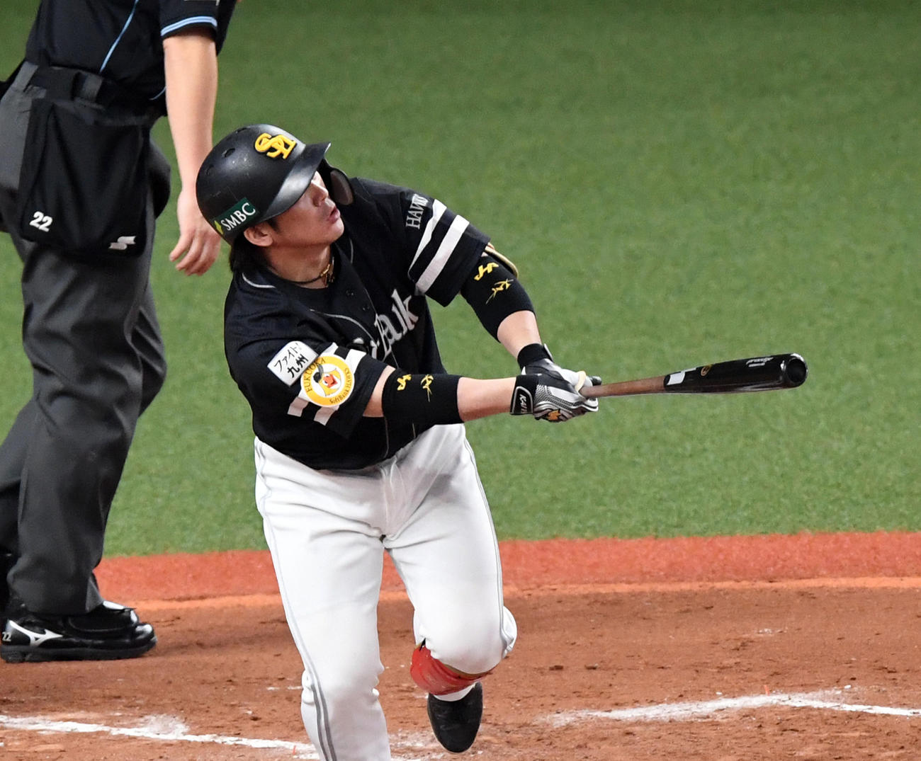巨人対ソフトバンク　2回表ソフトバンク1死、甲斐は中越え本塁打を放つ（撮影・前岡正明）
