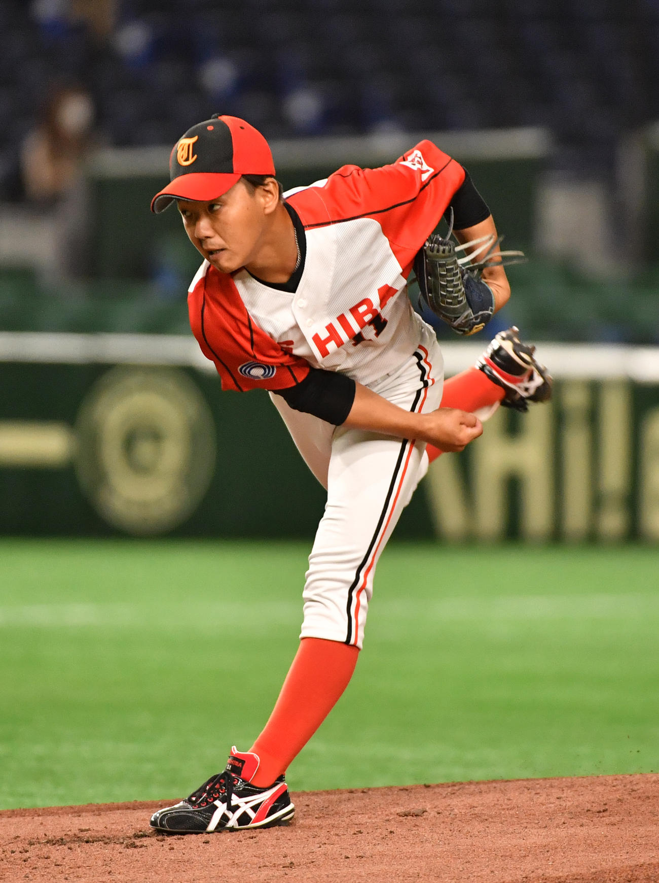 東芝対NTT西日本　先発した東芝・岡本（撮影・柴田隆二）