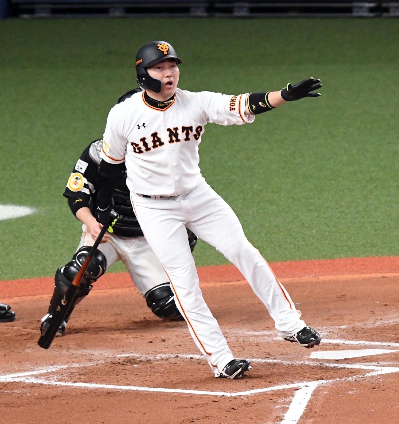 巨人対ソフトバンク　6回裏巨人1死一、二塁、丸は空振りの三振に倒れる（撮影・前岡正明）