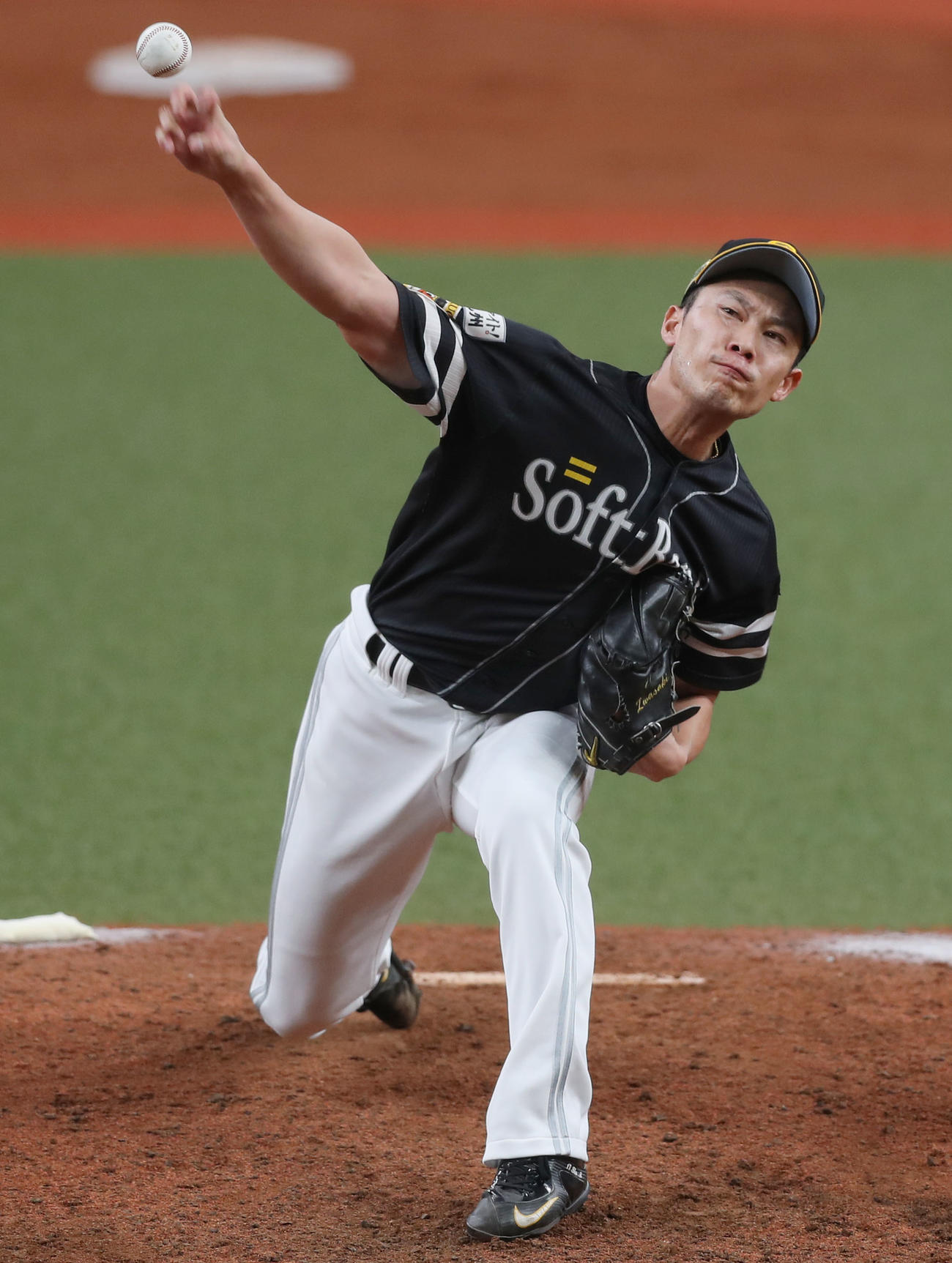 巨人対ソフトバンク　7回裏、ソフトバンク4番手で登板する岩崎（撮影・前田充）