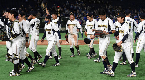ジェイプロジェクト対鷺宮製作所 勝利した鷺宮製作所ナイン(撮影・柴田隆二)