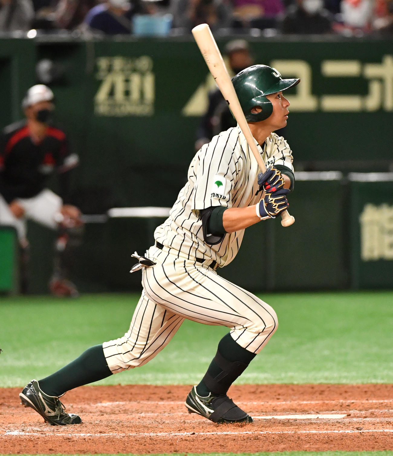 三菱自動車岡崎対JR東日本　9回裏JR東日本無死二塁、佐藤は右越えにサヨナラ本塁打を放つ（撮影・柴田隆二）