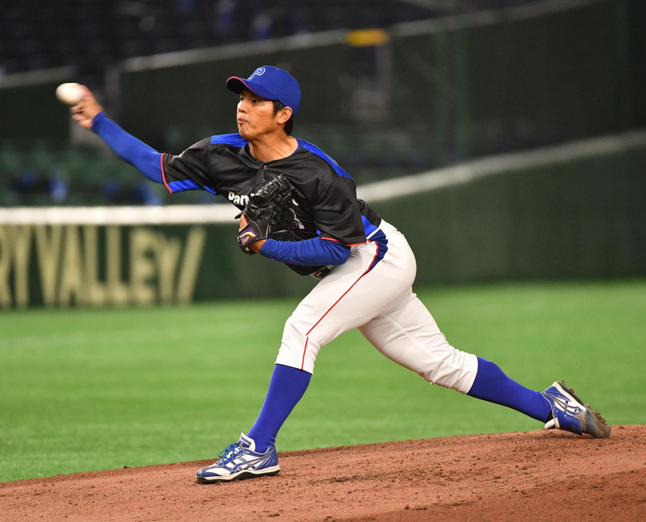 パナソニック対伏木海陸運送　先発したパナソニック・与座（撮影・柴田隆二）