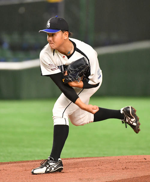 ハナマウイ対四国銀行 先発した四国銀行・菊池(撮影・柴田隆二)