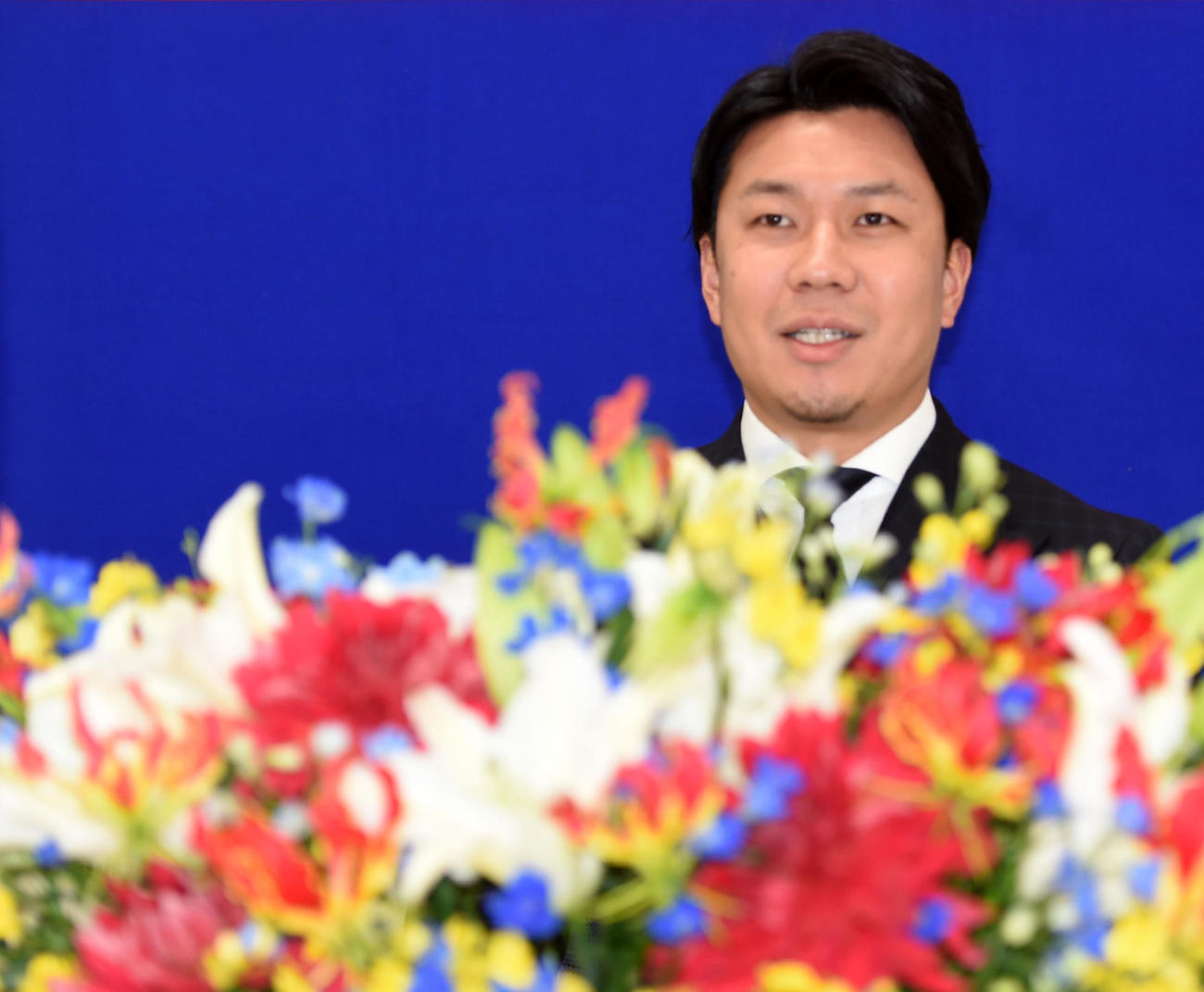 沢村賞に選ばれ笑顔で会見する大野雄（撮影・前岡正明）