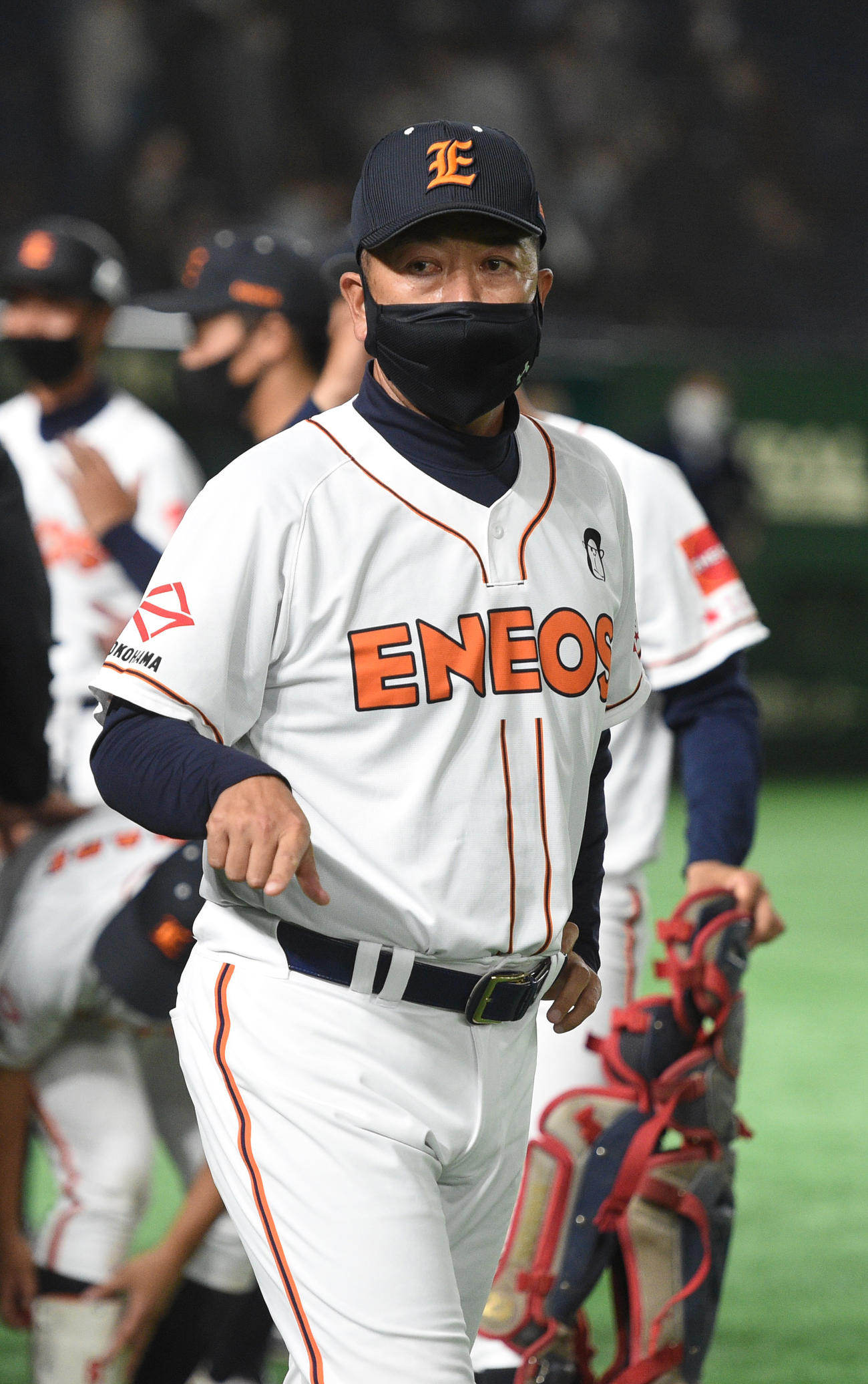 ENEOS対東邦ガス　勝利したENEOS・大久保監督は都市対抗チーム100勝を達成した（撮影・柴田隆二）