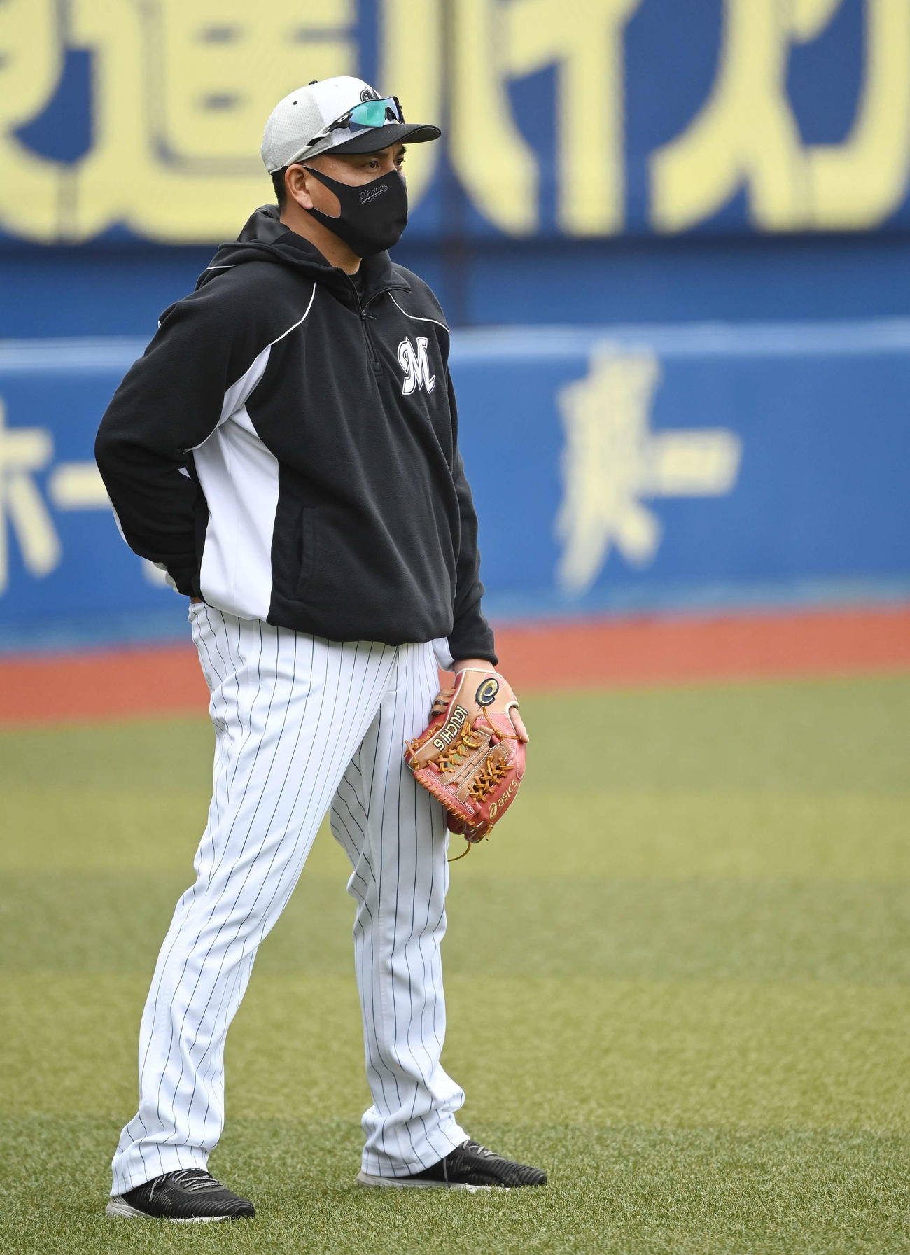 練習を見守るロッテ井口監督（撮影・鈴木みどり）