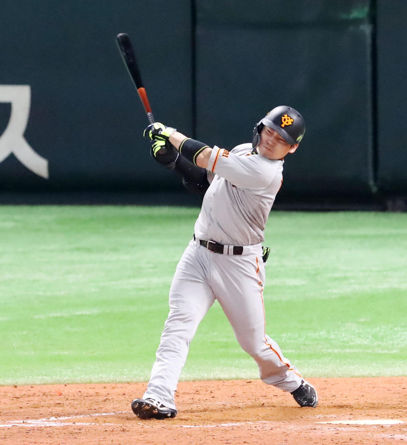 ソフトバンク対巨人　9回表巨人2死、丸は中前打を放つ（撮影・加藤哉）