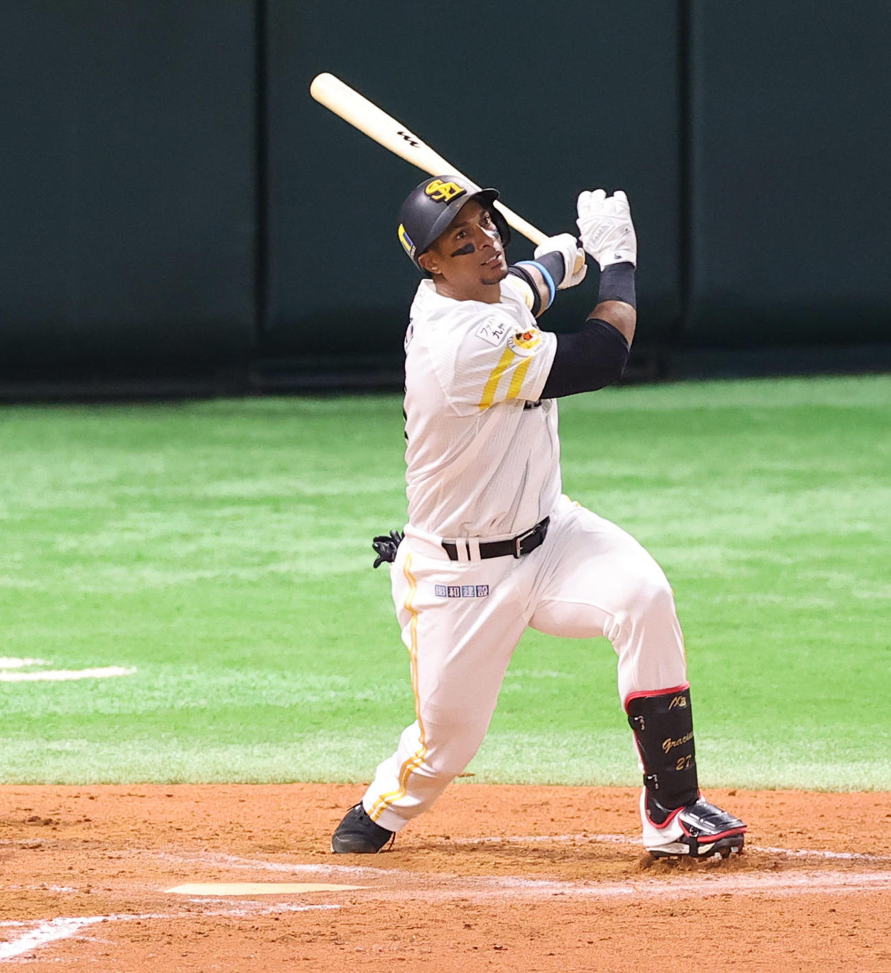 ソフトバンク対巨人　7回裏ソフトバンク2死一、三塁、右前適時打を放つグラシアル（撮影・垰建太）