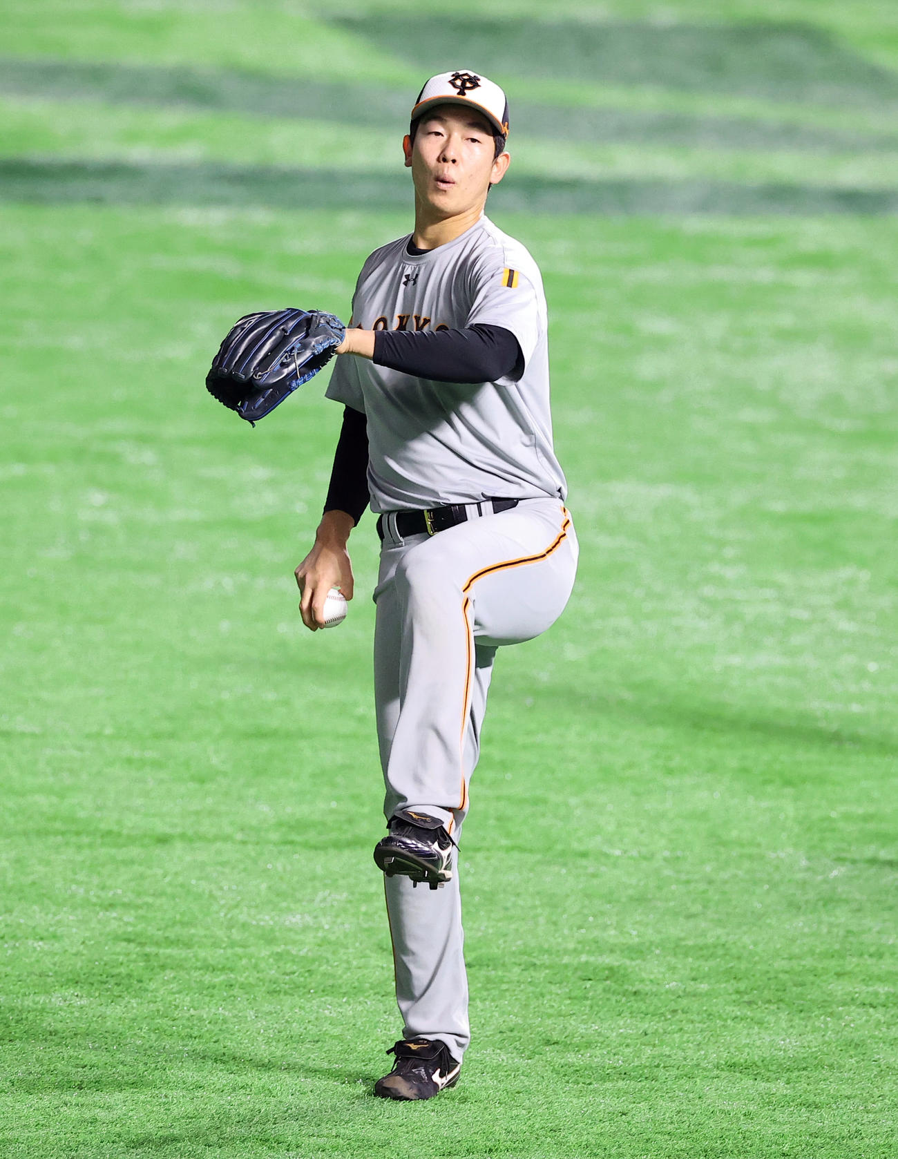 24日、キャッチボールを行う巨人畠（撮影・垰建太）