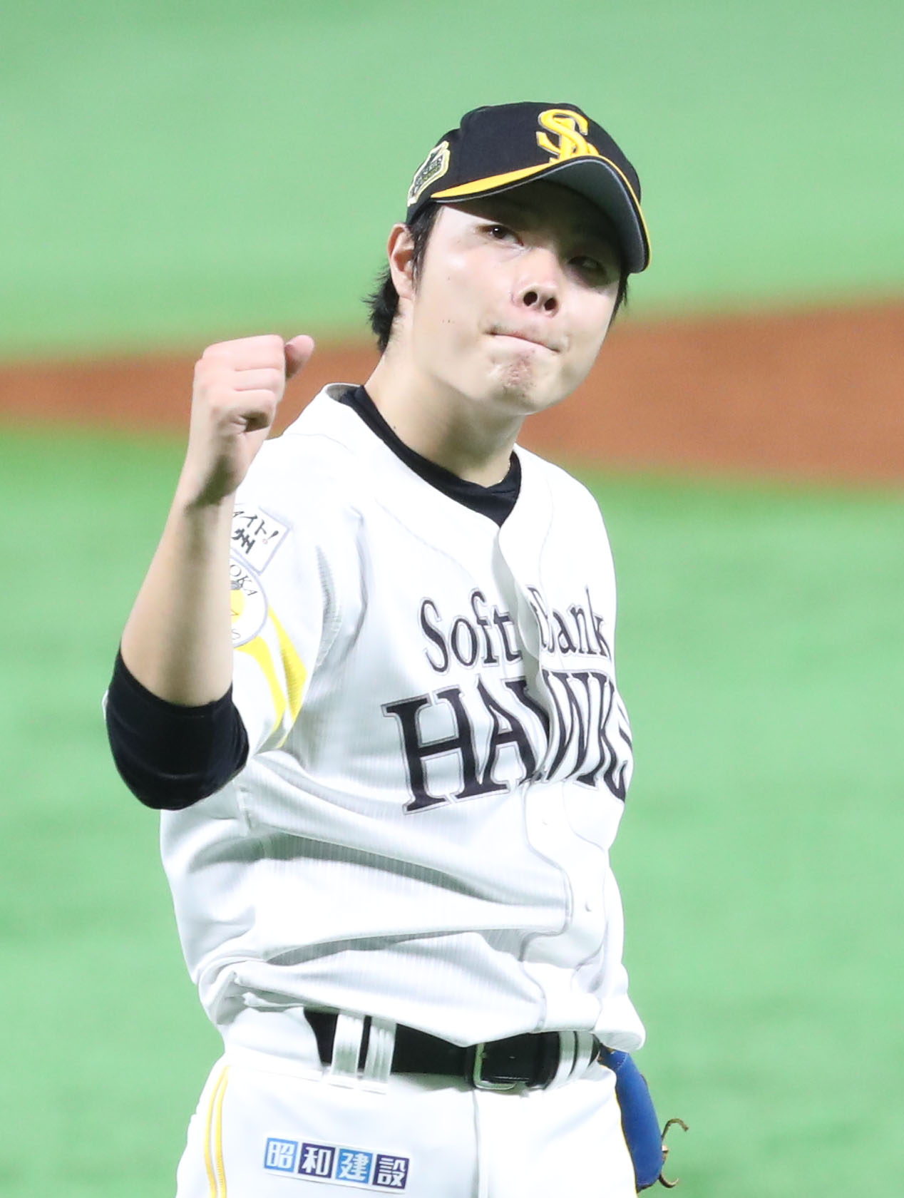 ソフトバンク対巨人　4回表巨人2死二塁、岸田を空振り三振に仕留め小さくガッツポーズする松本裕樹（撮影・梅根麻紀）