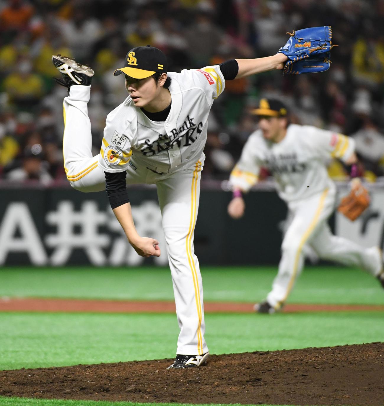 ソフトバンク対巨人　3回表から5回途中まで好投する松本（撮影・今浪浩三）