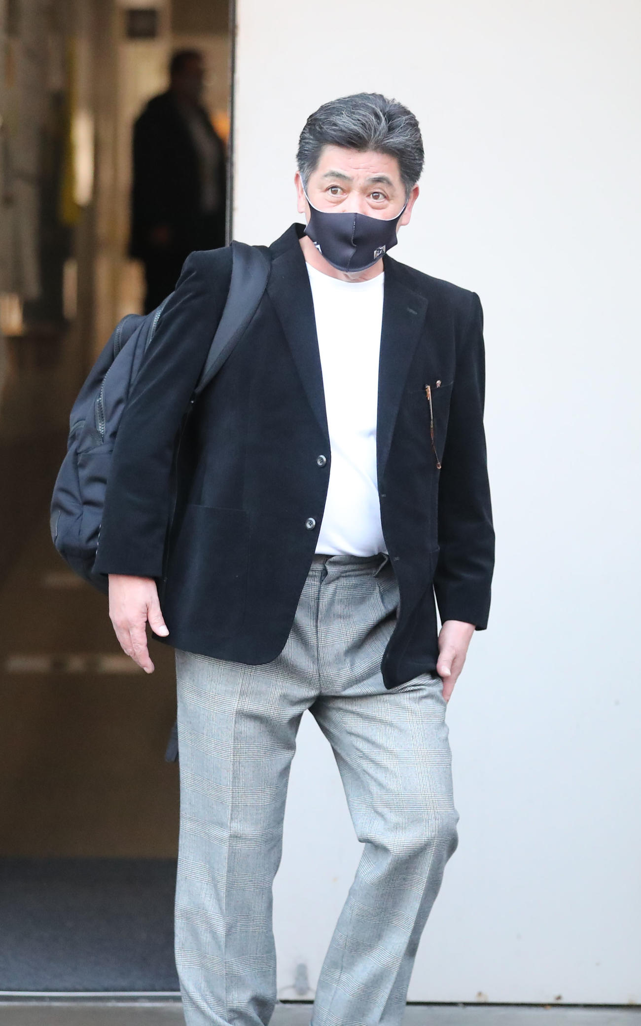 球団事務所を引きあげる工藤公康監督（撮影・梅根麻紀）