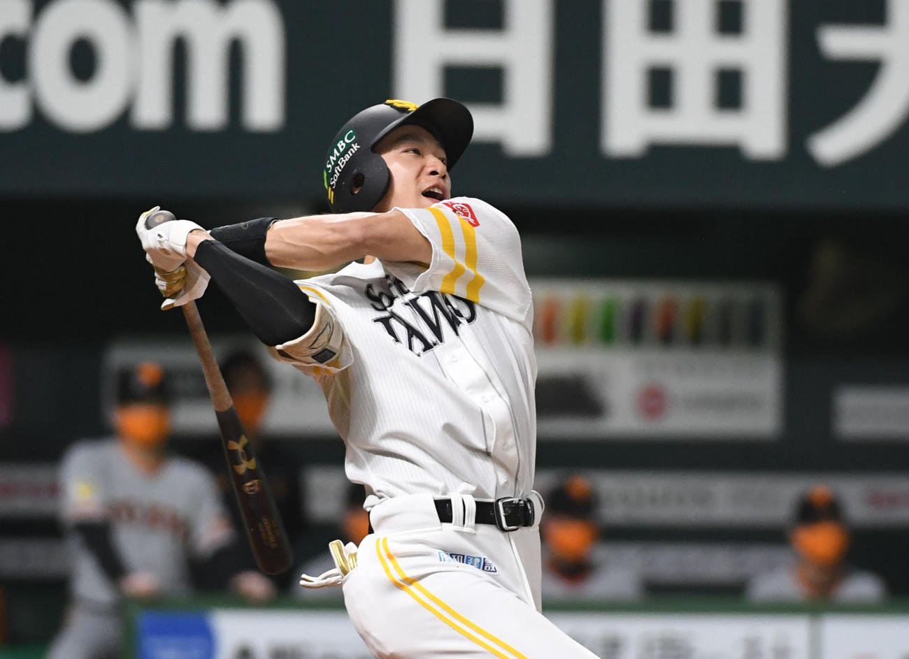 ソフトバンク対巨人　初回に柳田が逆転の2点本塁打を放つ（2020年11月25日）
